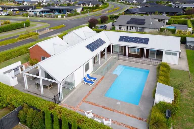 Photo of property in 77 Alan Livingston Drive, Cambridge, 3434