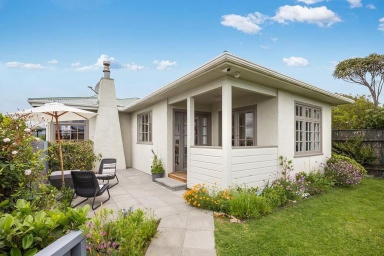 Photo of property in 113 Seaview Road, Paraparaumu Beach, Paraparaumu, 5032