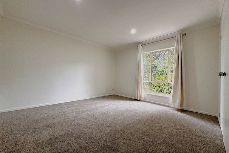 Photo of property in 50 Corricvale Way, Northcross, Auckland, 0630