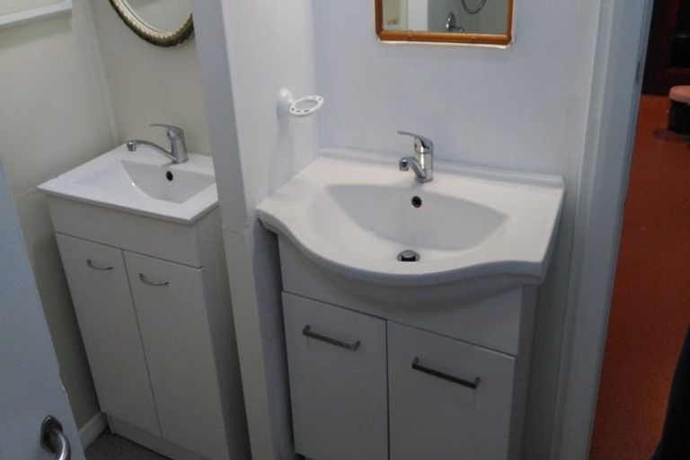 Photo of property in 61 Rolleston Street, Mount Cook, Wellington, 6021