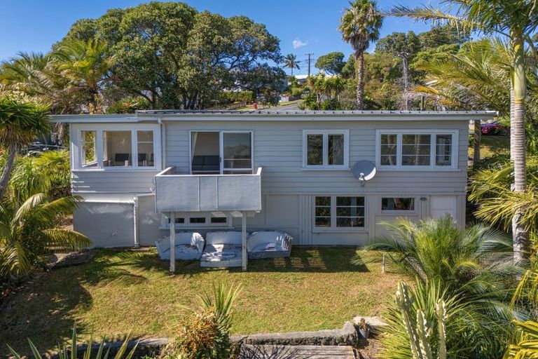 Photo of property in 40 Pohutukawa Avenue, Red Beach, 0932