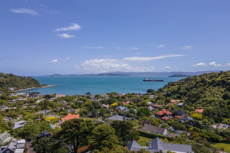 Photo of property in 5 Whiorau Grove, Lowry Bay, Lower Hutt, 5013