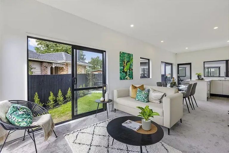 Photo of property in 11e Barrie Avenue, Papatoetoe, Auckland, 2025