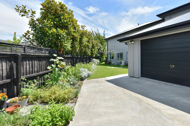 Photo of property in 20 Crombie Green, Northwood, Christchurch, 8051