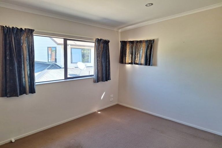 Photo of property in 8 Pyramid Place, Glen Eden, Auckland, 0602