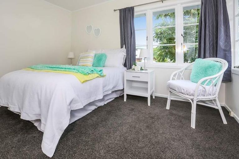 Photo of property in 14 Mackenzie Street, Te Atatu South, Auckland, 0610
