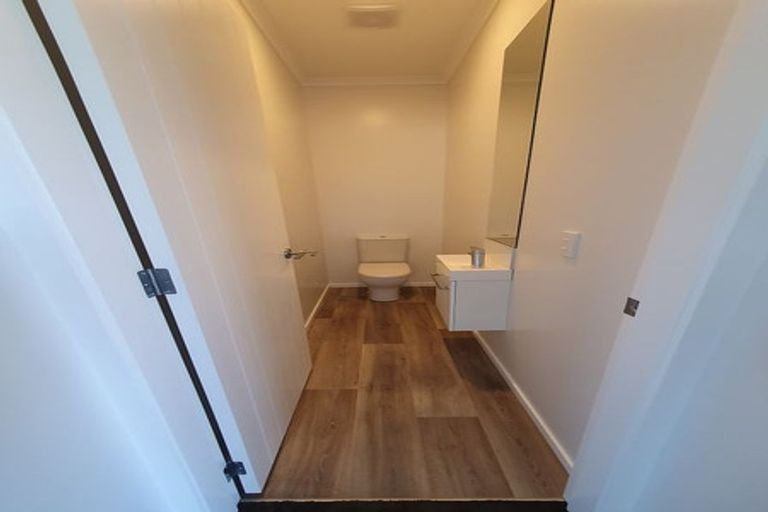 Photo of property in 1 Koreke Close, Kenepuru, Porirua, 5022