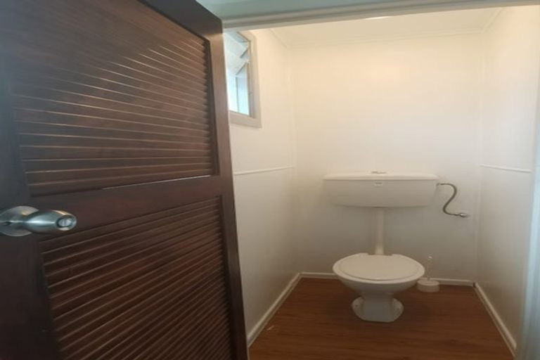 Photo of property in 1 Kereru Street, Henderson, Auckland, 0612