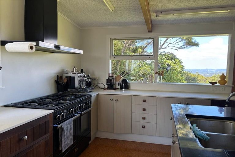 Photo of property in 274 Scenic Drive, Titirangi, Auckland, 0604