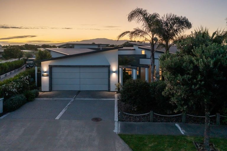 Photo of property in 5 Hana Udy Place, Paraparaumu Beach, Paraparaumu, 5032