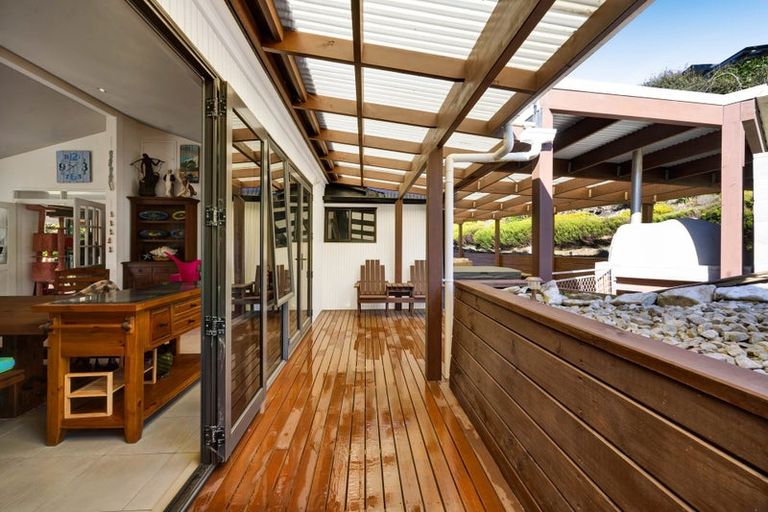 Photo of property in 9 Beach Road, Patea, 4520