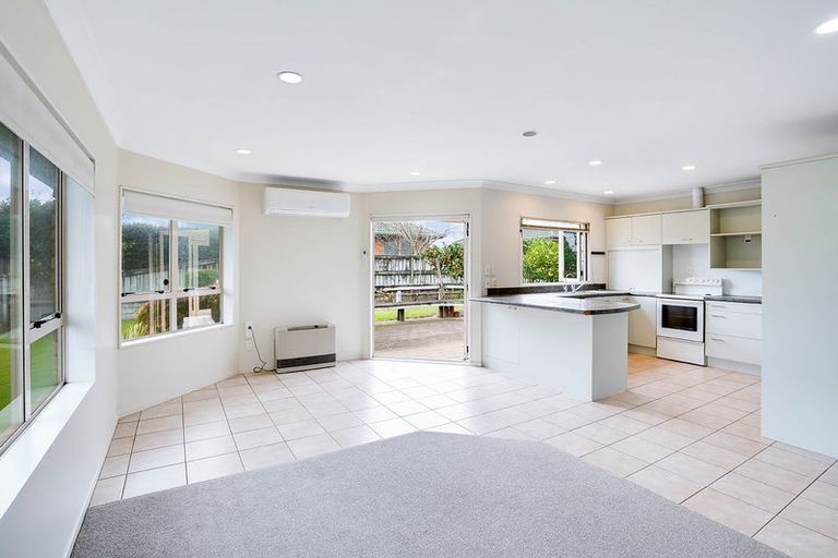 Photo of property in 41 Dalgliesh Avenue, Forest Lake, Hamilton, 3200