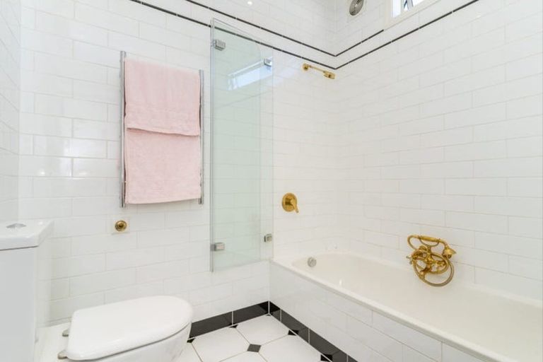 Photo of property in 143 Kenmure Road, Kenmure, Dunedin, 9011