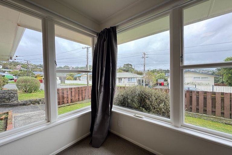 Photo of property in 19 Catherine Crescent, Paparangi, Wellington, 6037