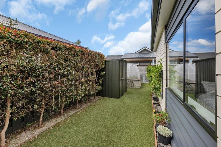 Photo of property in 11 Waitemata Drive, One Tree Point, 0118