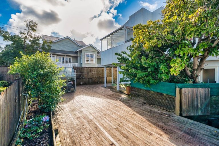 Photo of property in 5 Balmain Road, Birkenhead, Auckland, 0626