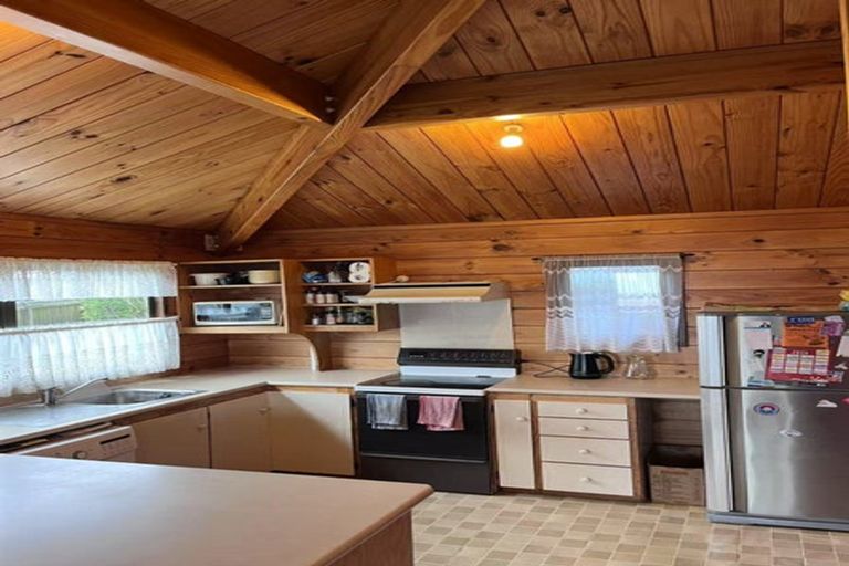 Photo of property in 86 Luckens Road, West Harbour, Auckland, 0618