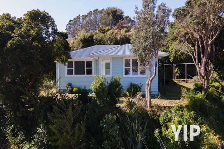 Photo of property in 58 Kenmore Street, Newlands, Wellington, 6037