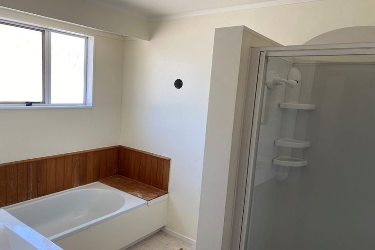 Photo of property in 42a Hicks Close, Whitby, Porirua, 5024