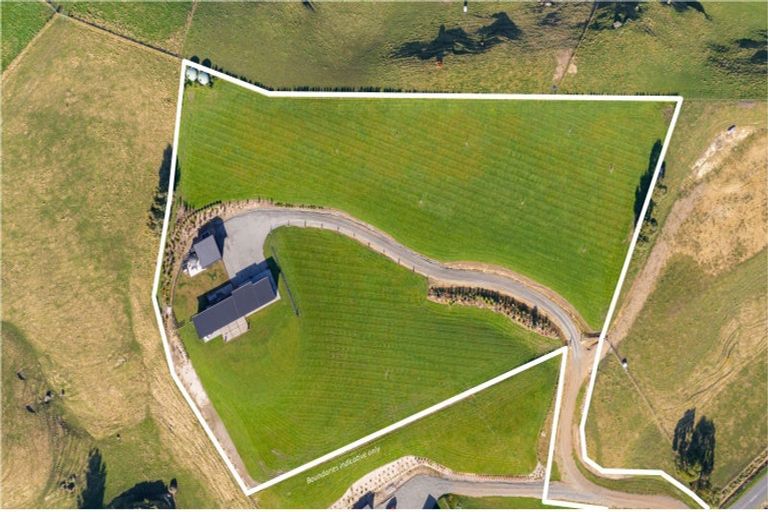 Photo of property in 375c Maharakeke Road, Waipukurau, 4281