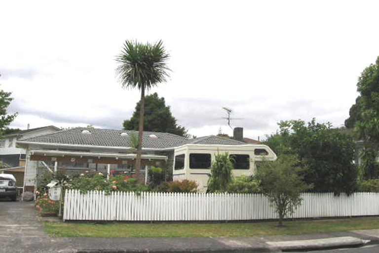 Photo of property in 19 Flaxdale Street, Birkdale, Auckland, 0626
