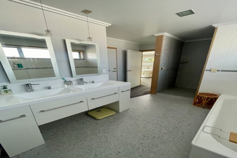 Photo of property in 22 Oriental Street, Welbourn, New Plymouth, 4312