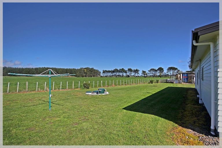 Photo of property in 128 Cummerfield Road, Foxton, 4891