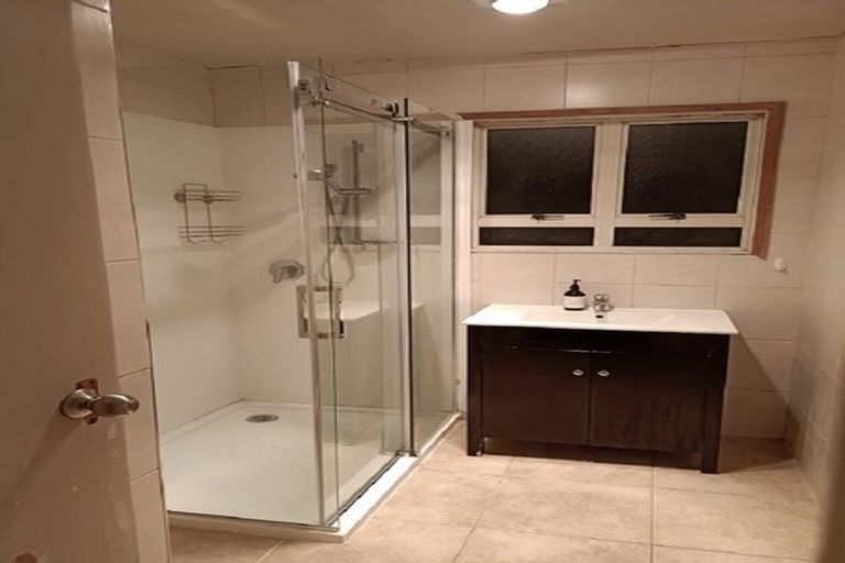 Photo of property in 30 Sunvue Road, Glen Eden, Auckland, 0602