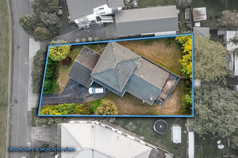 Photo of property in 19 Cyclarama Crescent, Massey, Auckland, 0614