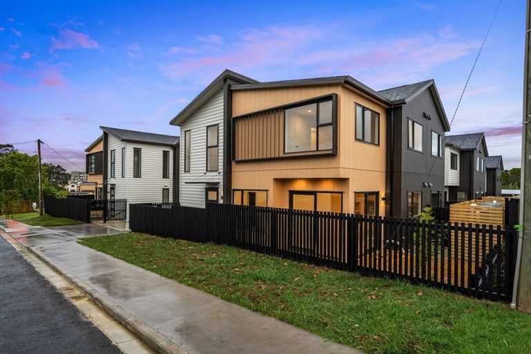 Photo of property in 7e Poto Street, Te Atatu South, Auckland, 0610