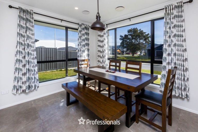 Photo of property in 33 Cynisca Crescent, Wallaceville, Upper Hutt, 5018