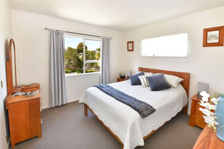 Photo of property in 1/4 Knott Road, Stanmore Bay, Whangaparaoa, 0932