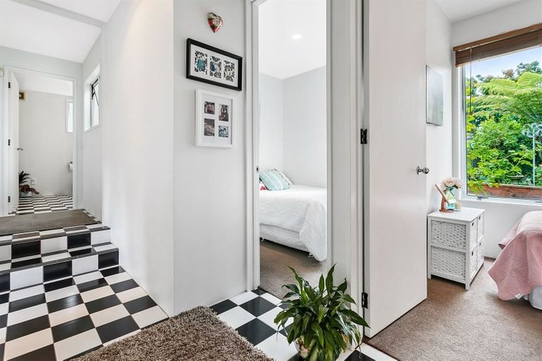 Photo of property in 11 Fathom Place, Te Atatu Peninsula, Auckland, 0610