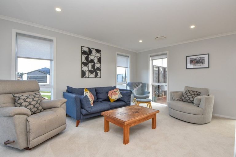 Photo of property in 6 Takahe Drive, Carterton, 5713