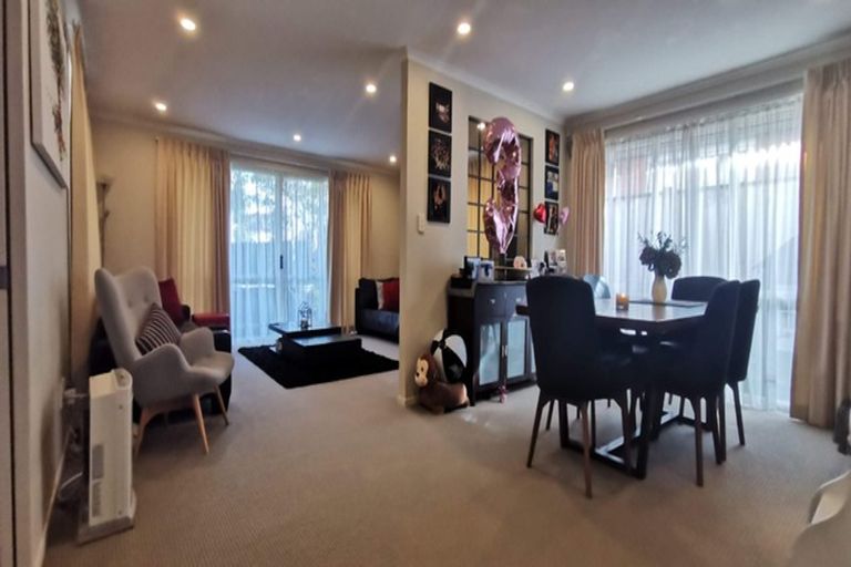 Photo of property in 19 Middlefield Drive, East Tamaki Heights, Auckland, 2016