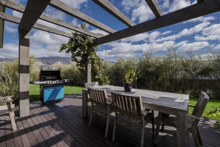 Photo of property in 16 Islington Place, Wanaka, 9305