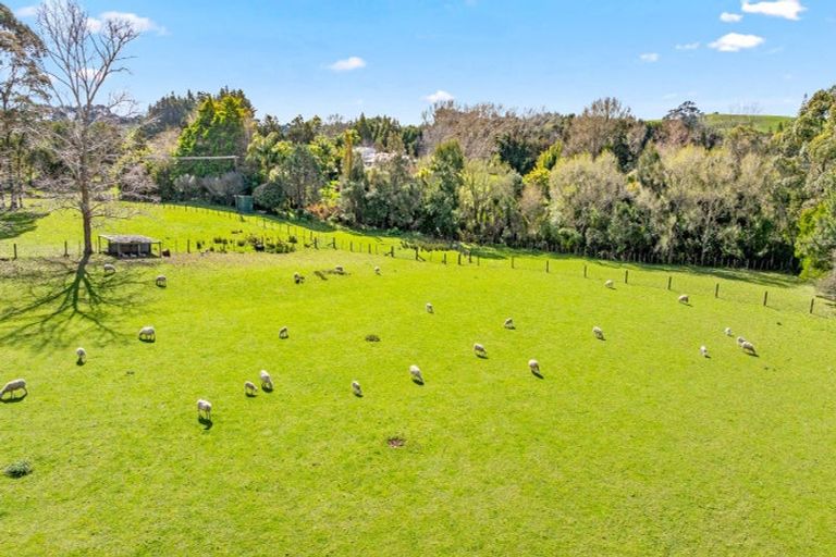 Photo of property in 202 Muriwai Valley Road, Muriwai, Waimauku, 0881
