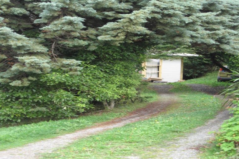 Photo of property in 11 Innes Way, Newlands, Wellington, 6037