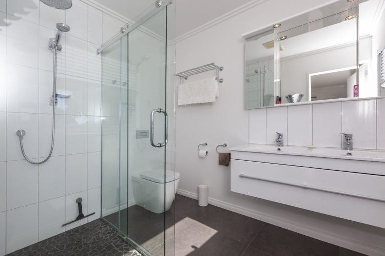 Photo of property in 5 Hana Udy Place, Paraparaumu Beach, Paraparaumu, 5032