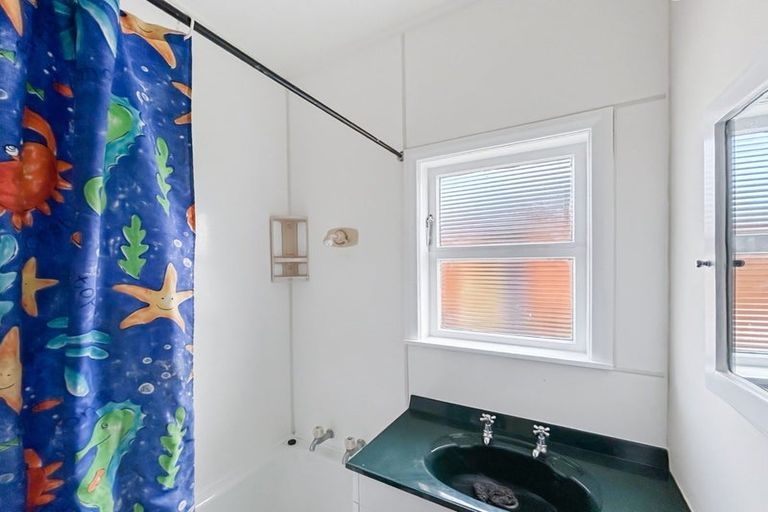 Photo of property in 25 Graham Street, Levin, 5510