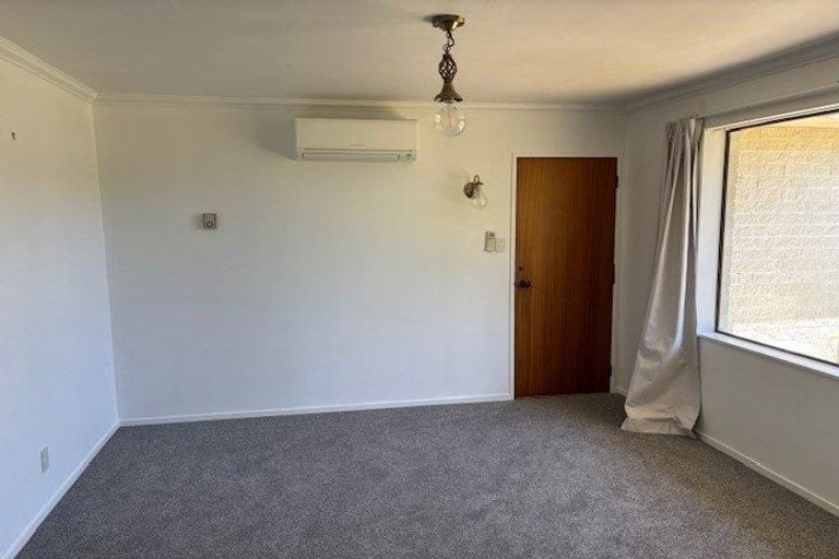 Photo of property in 28 Rewarewa Crescent, Waikanae, 5036