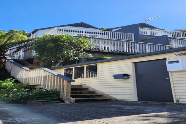 Photo of property in 15 Kopiko Way, Brooklyn, Wellington, 6021