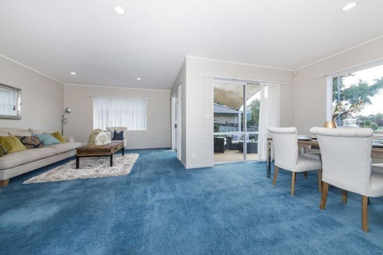 Photo of property in 1 Campian Place, Golflands, Auckland, 2013
