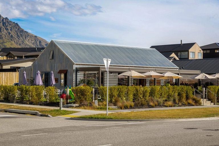 Photo of property in 13 Reedland Street, Jacks Point, 9371