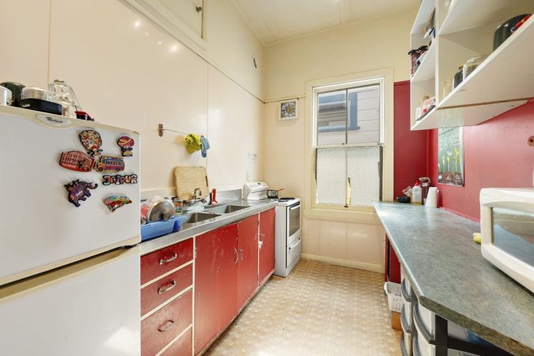 Photo of property in 25 Myrtle Crescent, Mount Cook, Wellington, 6021