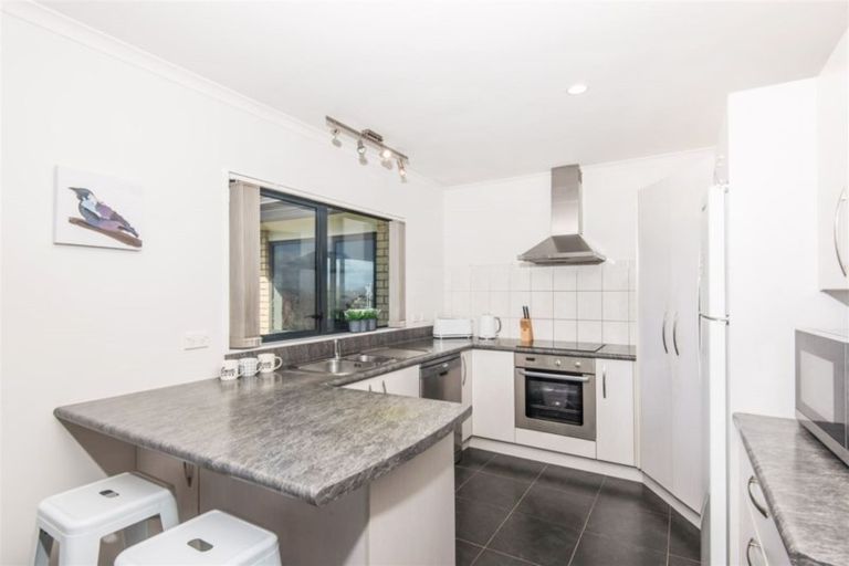 Photo of property in 2 Comber Place, Johnsonville, Wellington, 6037