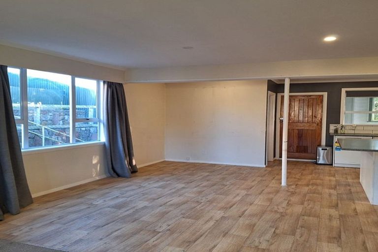 Photo of property in 18 Lyndfield Lane, Newlands, Wellington, 6037