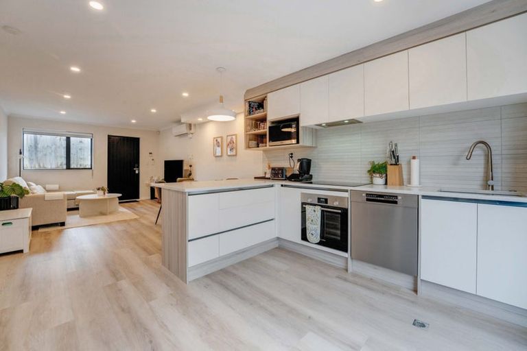 Photo of property in 44 Waipuhinui Way, Wiri, Auckland, 2104