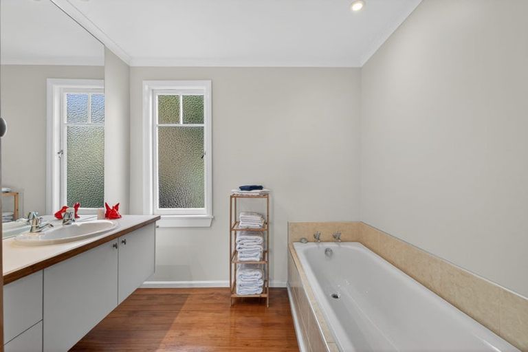 Photo of property in 21 Richmond Avenue, Nelson South, Nelson, 7010