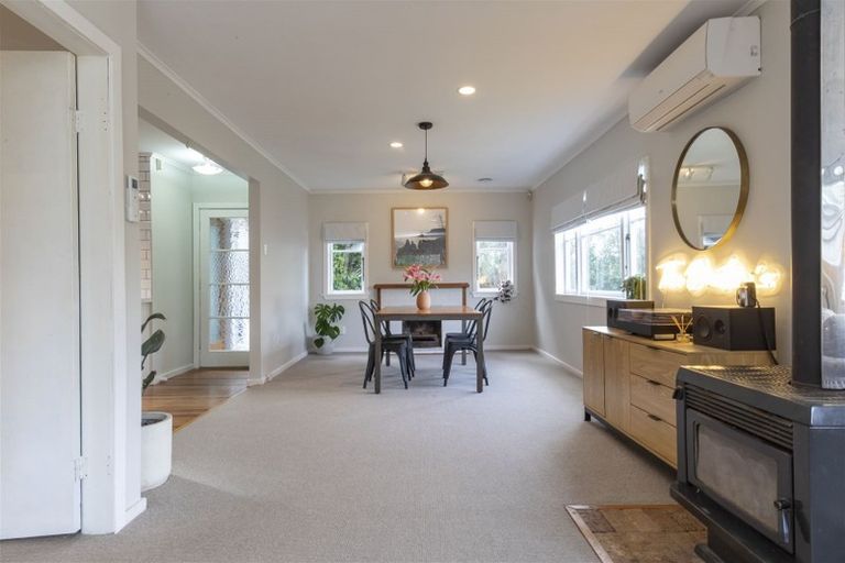 Photo of property in 5 Grovelands Way, Titirangi, Auckland, 0604